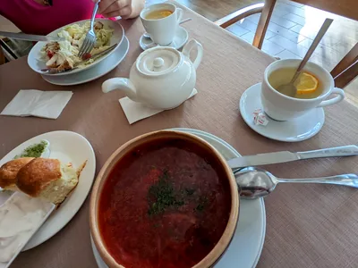 Борщ с пампушками