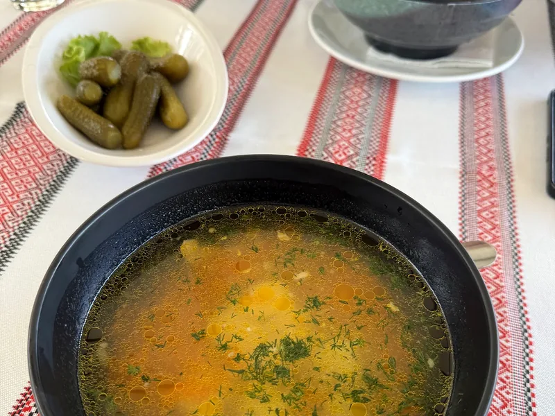 Куриный суп с солёными огурцами